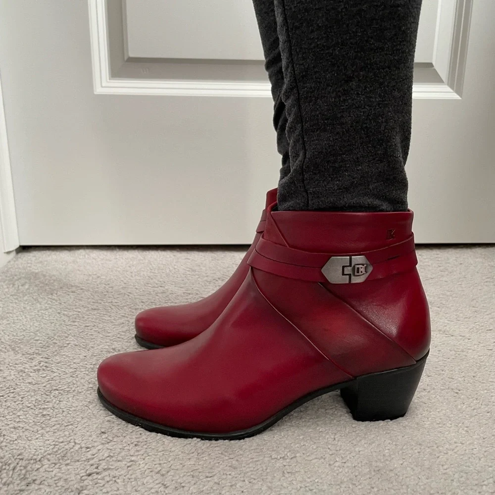 Dorking ankle boots in colour red new with tags in size 37 EU (6.5 US) - Picture 2 of 10